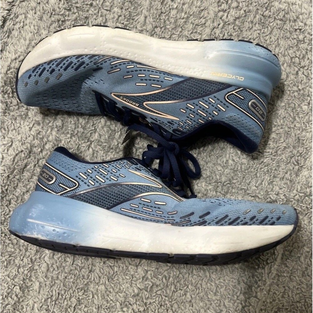 Brooks athletic sneakers blue size 8 Ladies